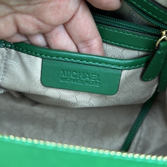𝅺MICHAEL KORS Hamilton Emerald Green Large Leather Tote Bag - Picture 13 of 16